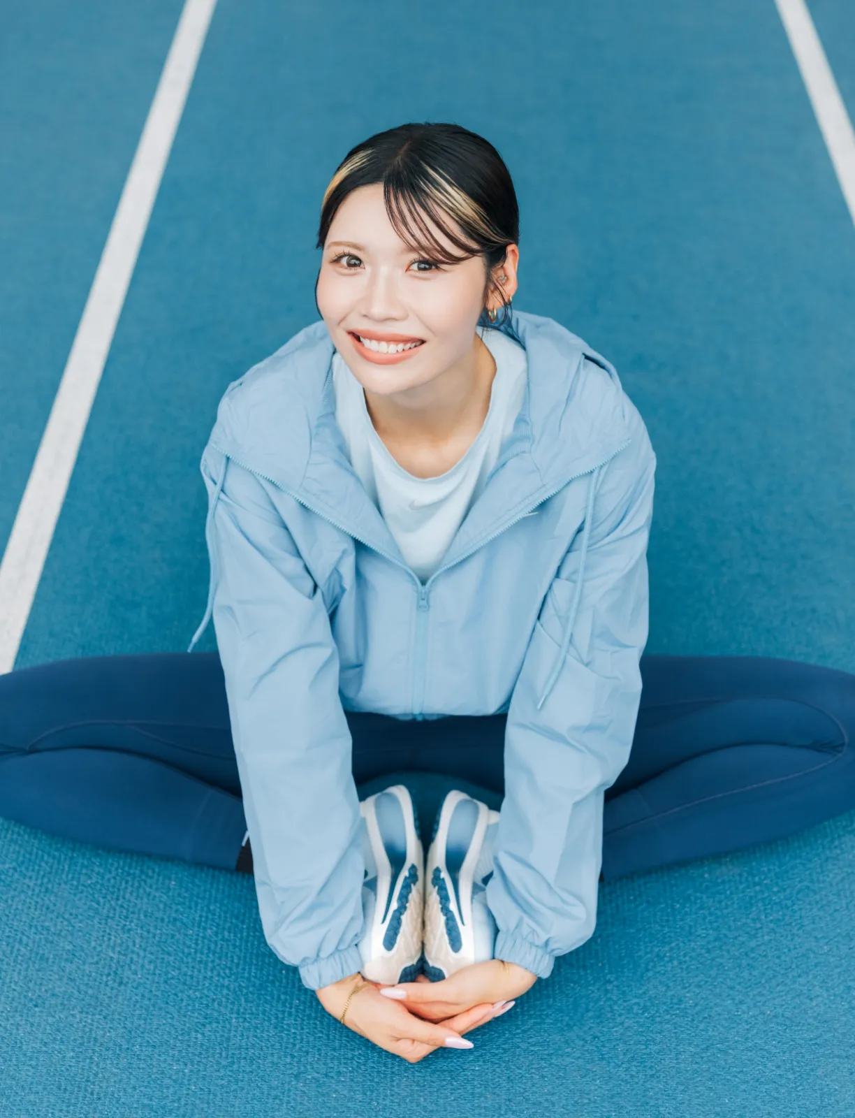 ストレッチする中島ひとみ選手